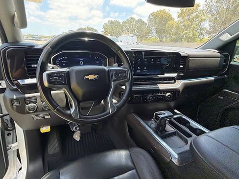 Used 2023 Chevrolet Silverado 1500 LTZ w/ LTZ Convenience Package II AWD/4WD image 11