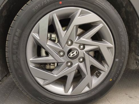 Used 2025 Hyundai Elantra Hybrid FWD image 31
