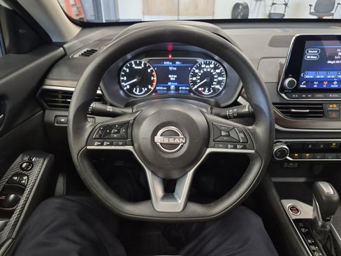 Used 2025 Nissan Altima 2.5 SV FWD image 26