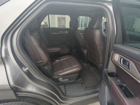 Used 2025 Ford Explorer Platinum image 14