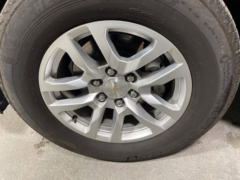 Used 2024 Chevrolet Suburban LT image 41