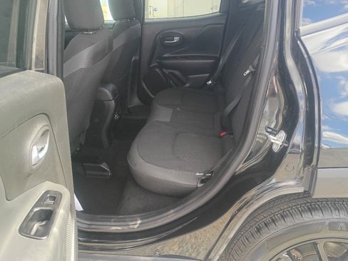 Used 2020 Jeep Renegade Altitude FWD image 10