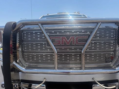 Used 2018 GMC Sierra 3500 Denali w/ Duramax Plus Package AWD/4WD image 7