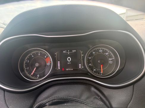 Used 2019 Jeep Cherokee Latitude Plus w/ Comfort/Convenience Group FWD image 6