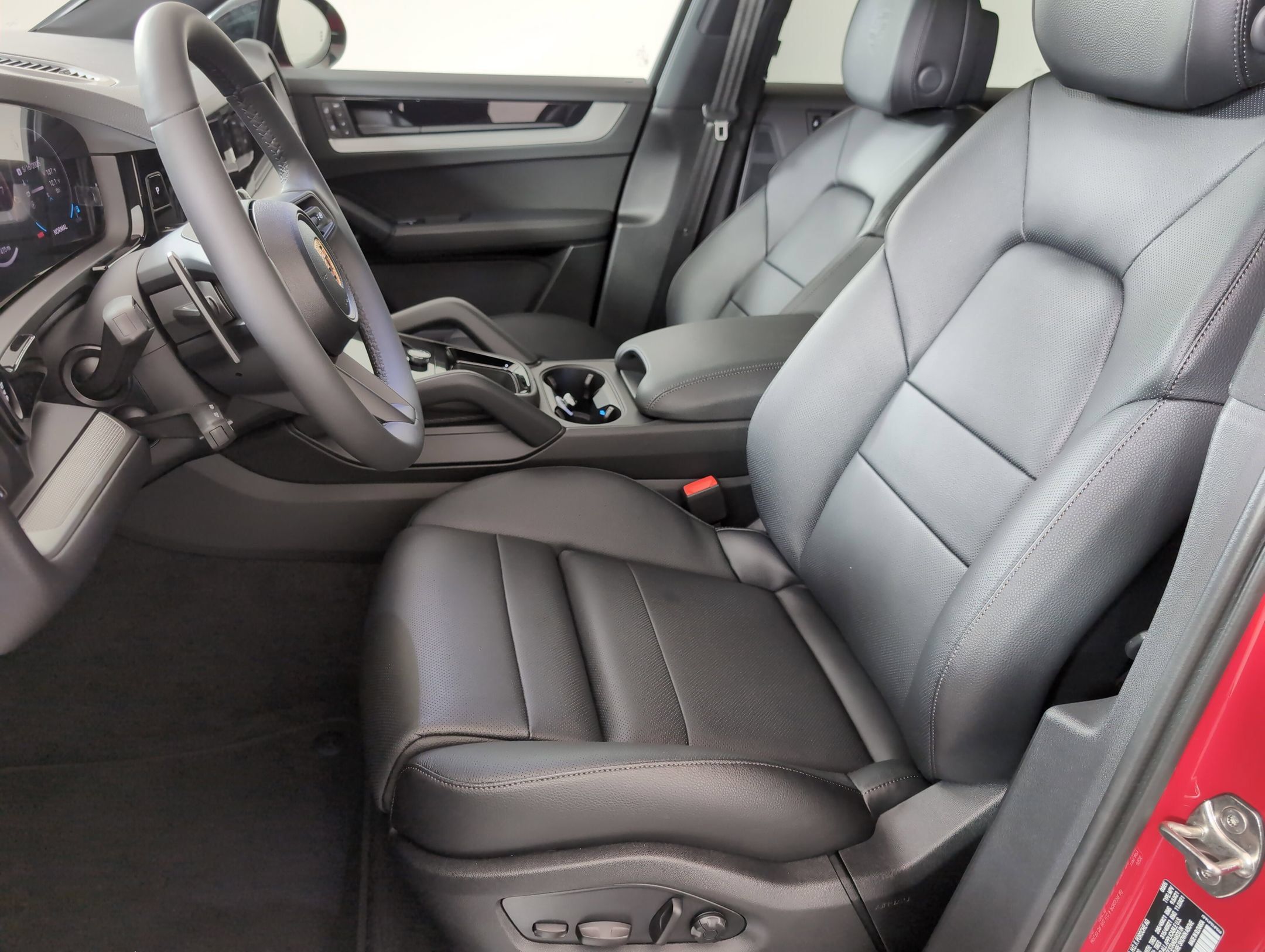 Certified 2025 Porsche Cayenne AWD/4WD image 5