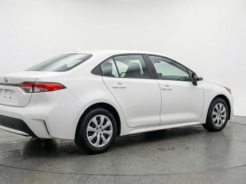 Used 2025 Toyota Corolla LE image 9