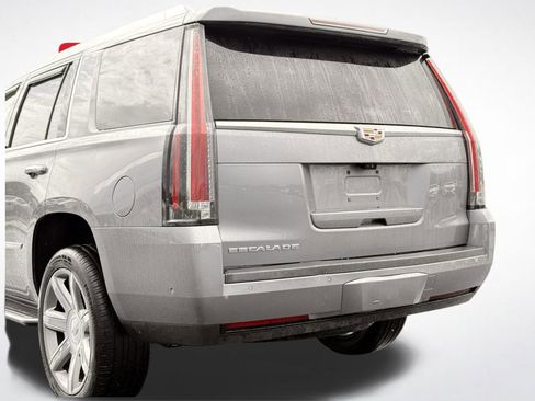Used 2019 Cadillac Escalade Luxury AWD/4WD image 3