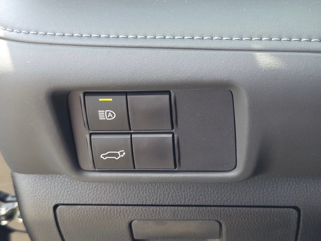 Used 2022 Toyota Highlander XSE FWD image 27