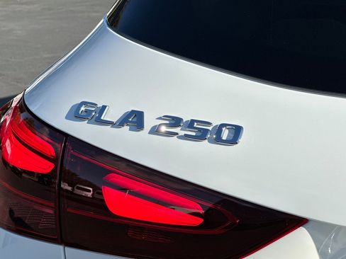 Used 2025 Mercedes-Benz GLA 250 image 27