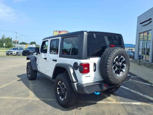Used 2025 Jeep Wrangler Unlimited Rubicon 4xe w/ Convenience Group AWD/4WD image 3