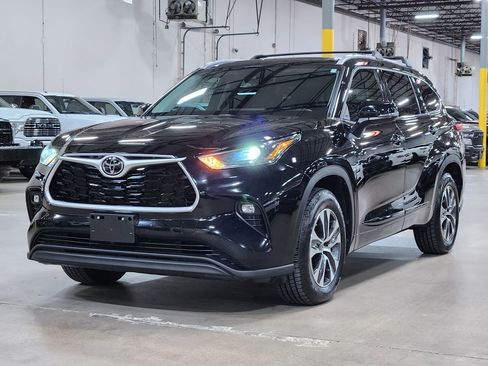 Used 2022 Toyota Highlander XLE image 4
