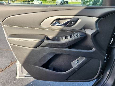 Used 2021 Chevrolet Traverse LT FWD image 24
