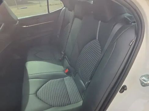 Used 2023 Toyota Camry SE FWD image 9