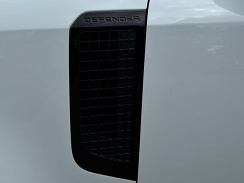 Used 2023 Land Rover Defender 130 X-Dynamic SE AWD/4WD image 9
