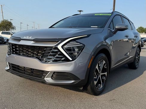 Certified 2025 Kia Sportage EX w/ Premium Package AWD/4WD image 3