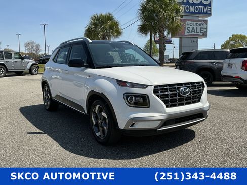 Used 2023 Hyundai Venue Limited image 7
