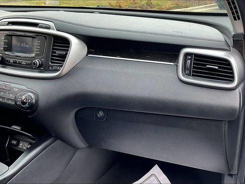 Used 2017 Kia Sorento AWD image 19