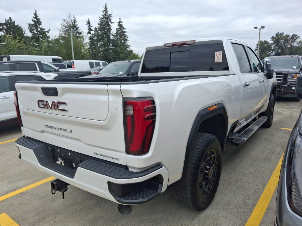 Used 2024 GMC Sierra 3500 Denali w/ Technology Package AWD/4WD image 6