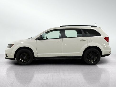 Used 2019 Dodge Journey SE w/ Blacktop Package FWD image 2
