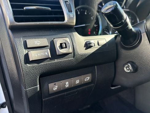 Used 2015 Lexus LX 570 4WD w/ Luxury Package image 13