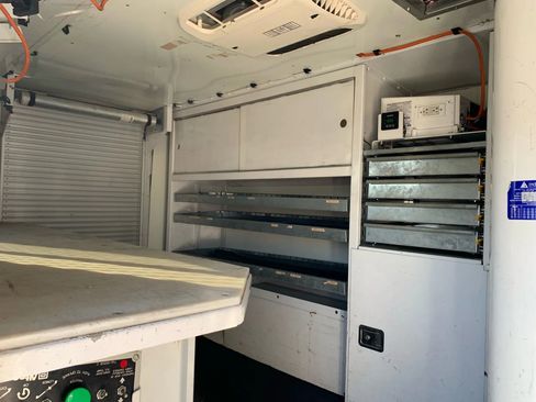 Used 2017 Ford E-350 and Econoline 350 Super Duty image 29