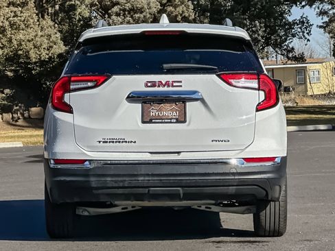 Used 2024 GMC Terrain SLT image 5