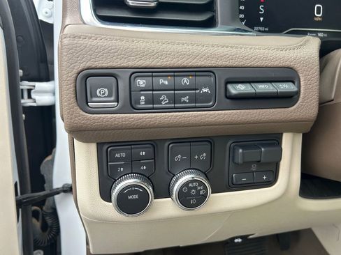 Used 2024 GMC Yukon XL Denali w/ Advanced Technology Package AWD/4WD image 19