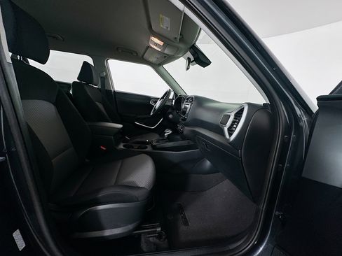 Used 2025 Kia Soul LX w/ LX Technology Package image 29