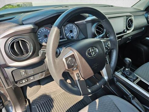 Used 2021 Toyota Tacoma SR5 AWD/4WD image 18