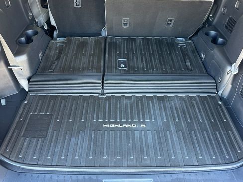 Used 2021 Toyota Highlander L AWD/4WD image 18