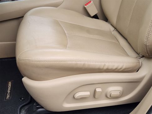 Used 2017 Nissan Pathfinder Platinum w/ Cargo Package image 23