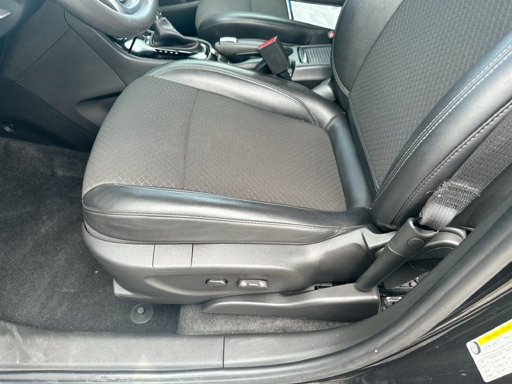 Used 2021 Buick Encore Preferred FWD image 9