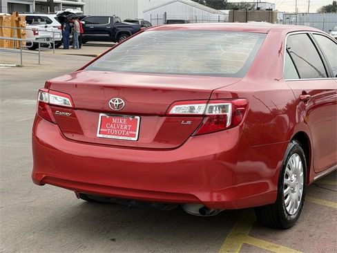 Used 2012 Toyota Camry L image 7