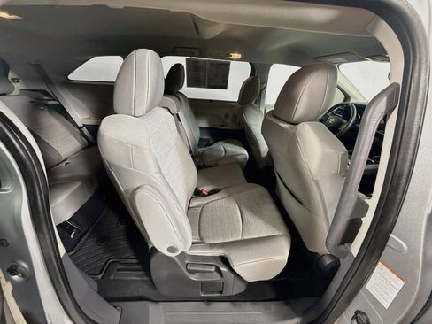 Certified 2022 Toyota Sienna LE FWD image 24