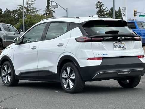 Used 2022 Chevrolet Bolt EUV LT w/ Convenience Package image 7