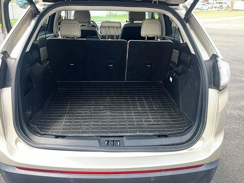 Used 2018 Ford Edge Titanium w/ Equipment Group 301A FWD image 9