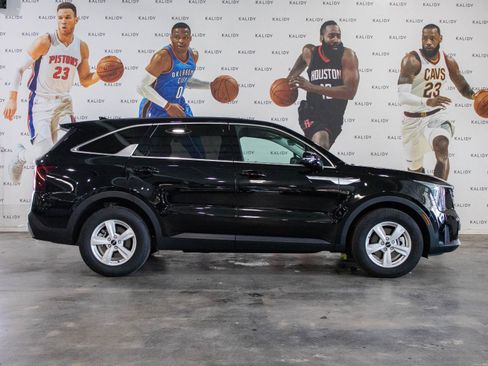 Used 2026 Kia Sorento LX FWD image 17