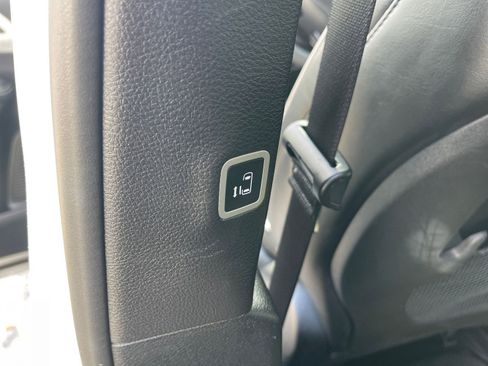 Used 2025 Chrysler Pacifica Limited image 20