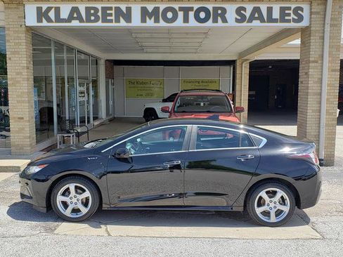 Used 2018 Chevrolet Volt LT w/ Comfort Package FWD image 2