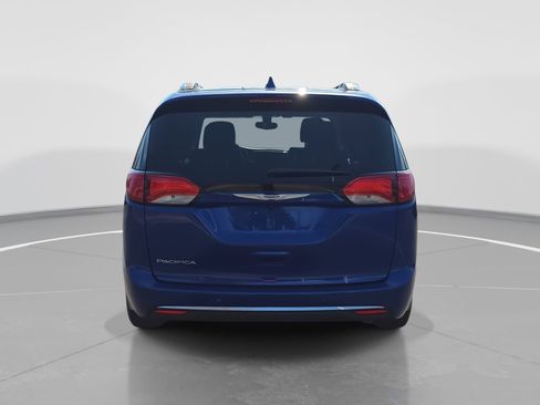 Used 2018 Chrysler Pacifica Touring-L image 6