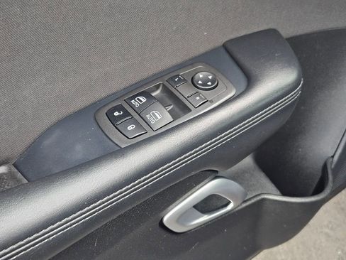 Used 2022 Dodge Challenger SXT RWD image 11