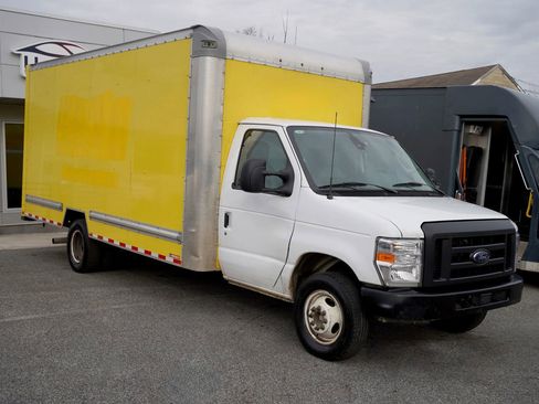 Used 2024 Ford E-350 and Econoline 350 Super Duty w/ Driver's Safety Package RWD image 5