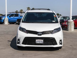 Used 2020 Toyota Sienna SE w/ Nightshade Edition FWD video 2