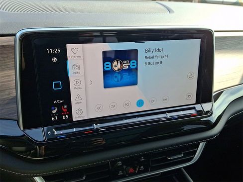 Certified 2025 Volkswagen Atlas SEL image 17