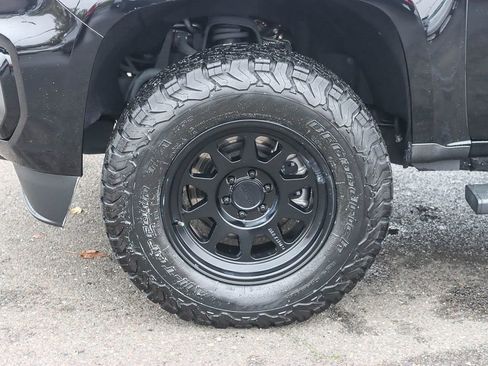 Used 2022 Chevrolet Colorado Z71 image 17