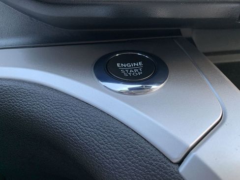 Used 2022 Ford Explorer XLT w/ Equipment Group 202A image 21