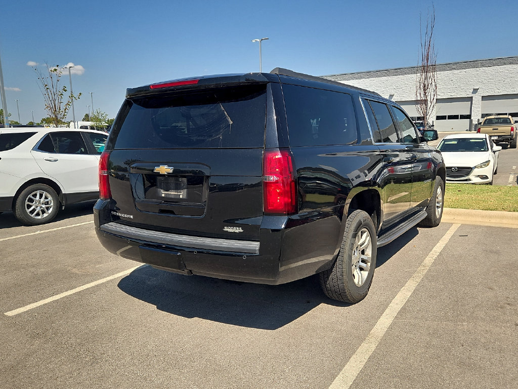 Used 2016 Chevrolet Suburban LT w/ Luxury Package AWD/4WD image 3