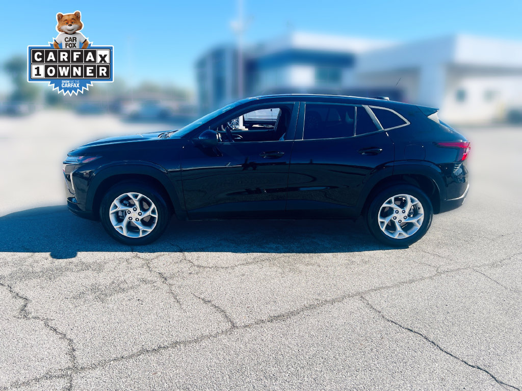 Used 2024 Chevrolet Trax LS w/ LS Convenience Package FWD image 2