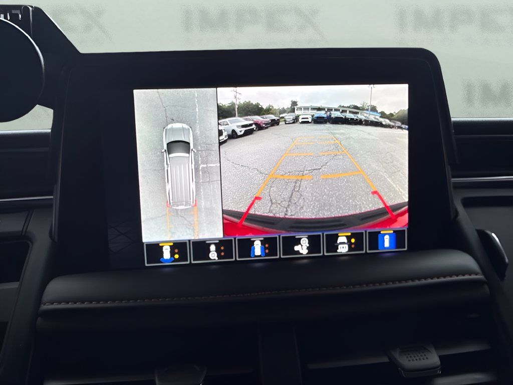 Used 2024 GMC Yukon AT4 w/ Technology Package AWD/4WD image 20