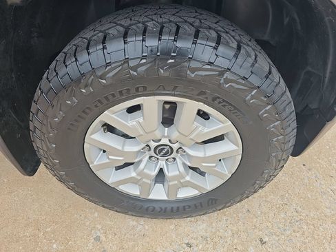 Used 2022 Nissan Frontier SV AWD/4WD image 3